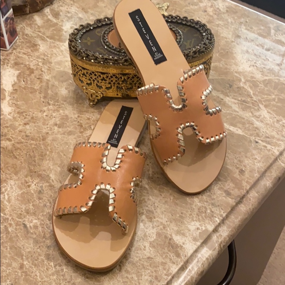 STEVE by Steve Madden Greece sandals